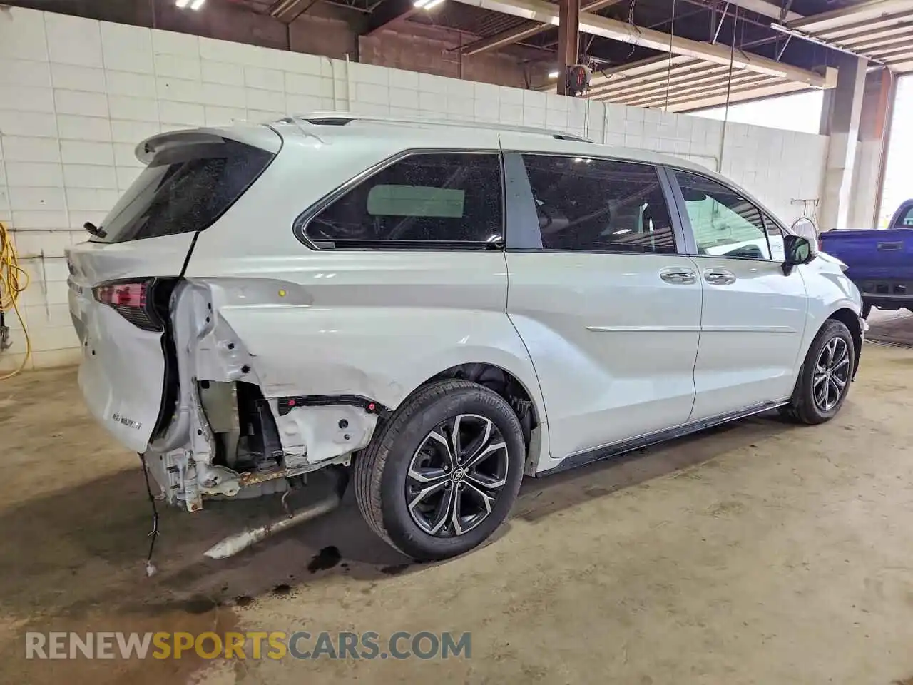 3 fotografías del automóvil dañado 5TDESKFC3SS163397 TOYOTA SIENNA 2025
