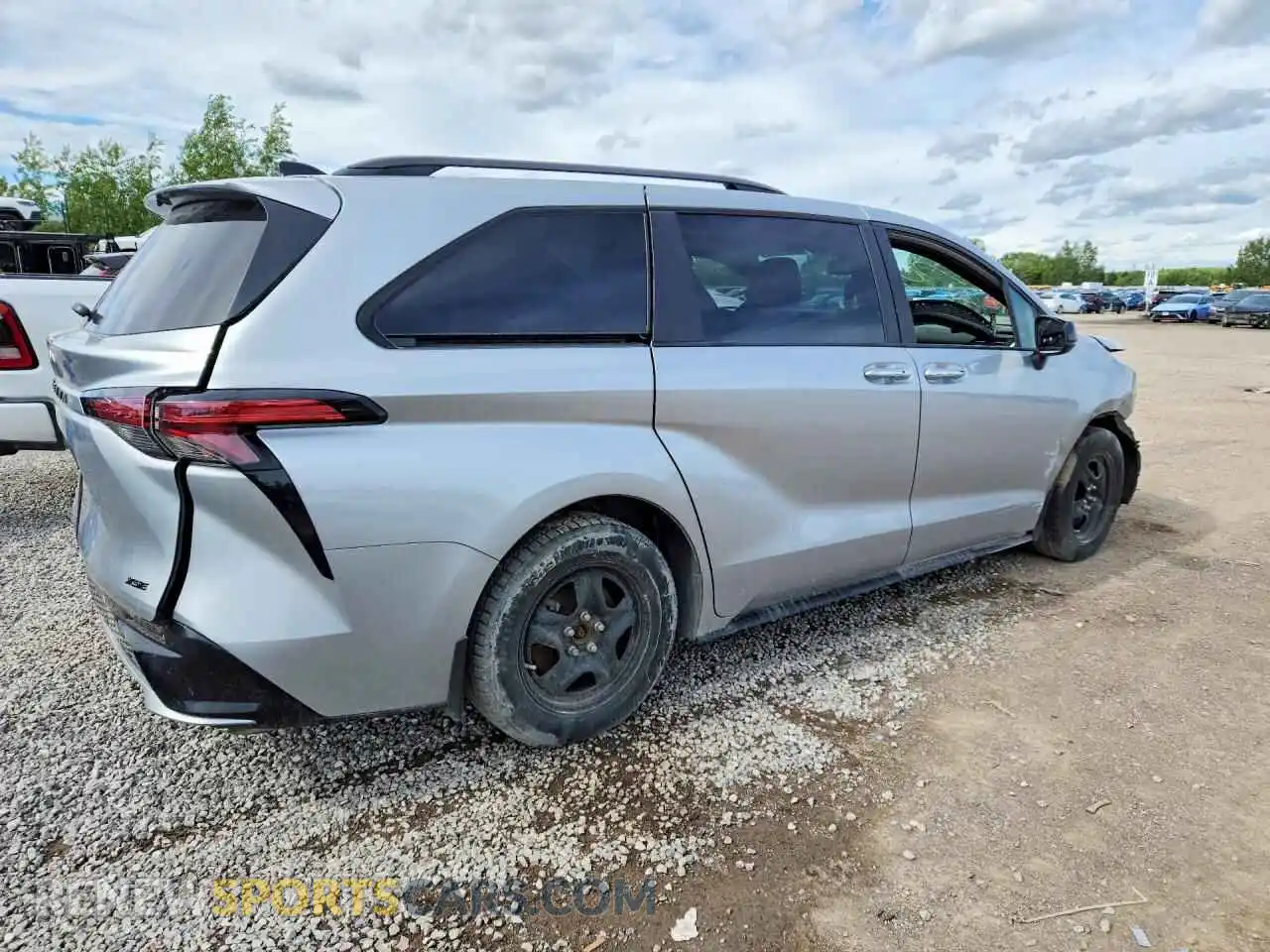 3 fotografías del automóvil dañado 5TDGSKFC8SS215809 TOYOTA SIENNA 2025