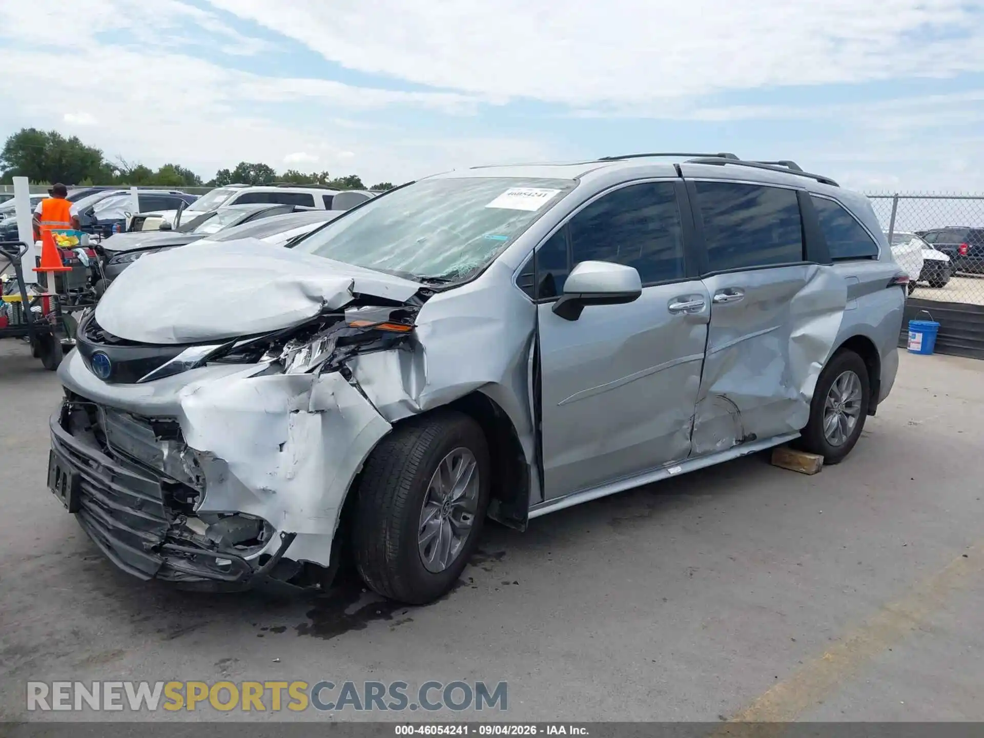 2 fotografías del automóvil dañado 5TDJRKEC2SS287639 TOYOTA SIENNA 2025