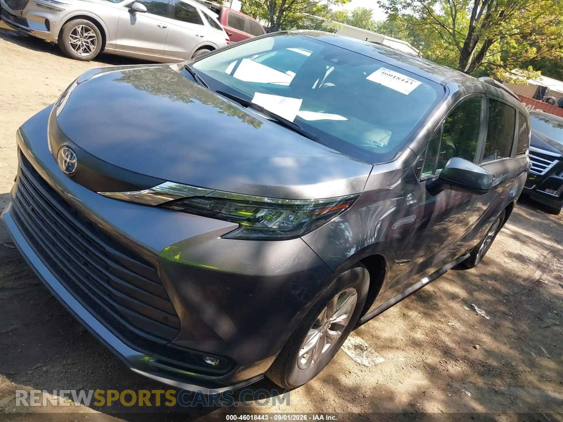 2 fotografías del automóvil dañado 5TDYRKEC3SS241848 TOYOTA SIENNA 2025