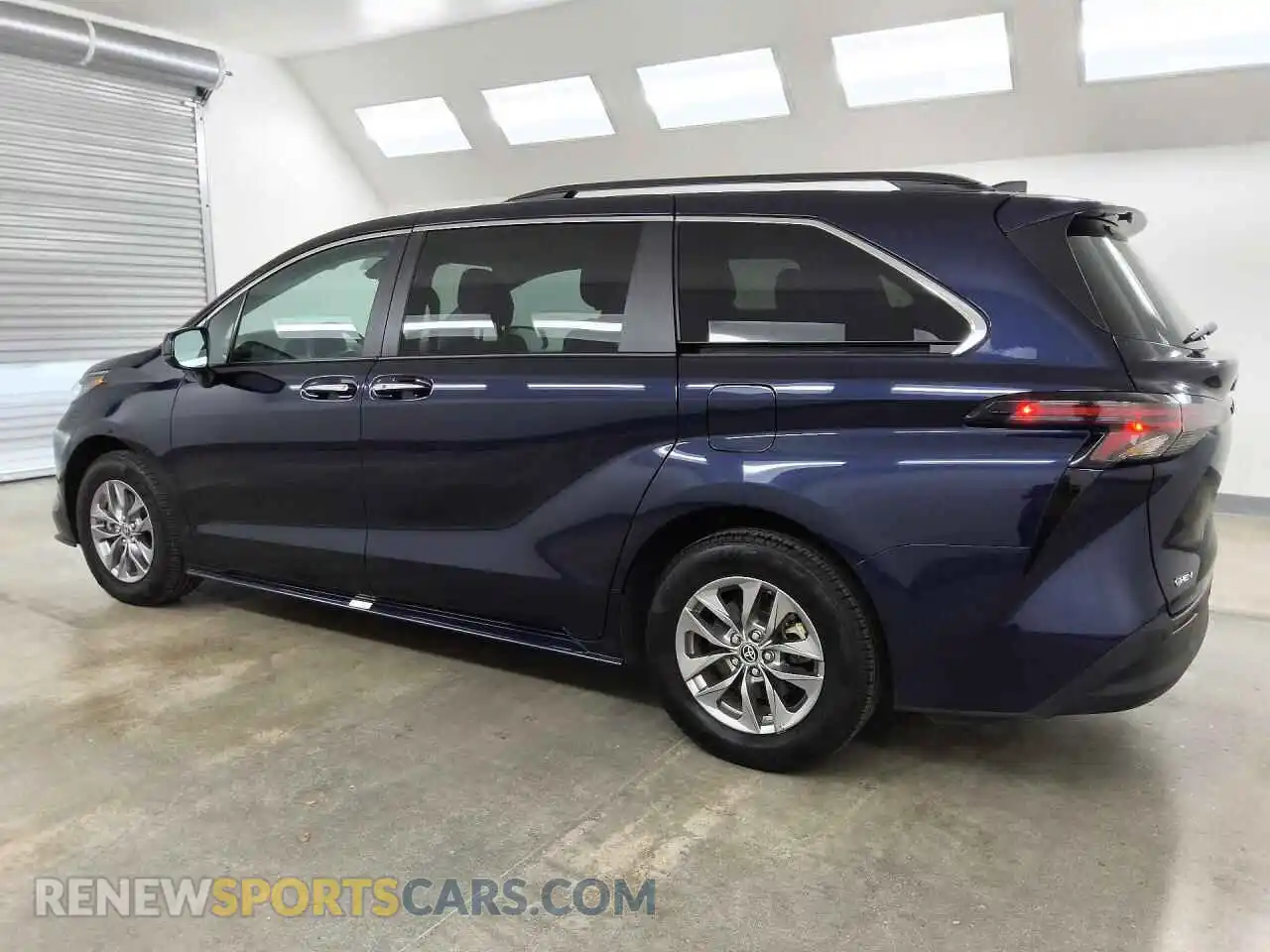 2 Photograph of a damaged car 5TDYRKEC6SS238586 TOYOTA SIENNA 2025