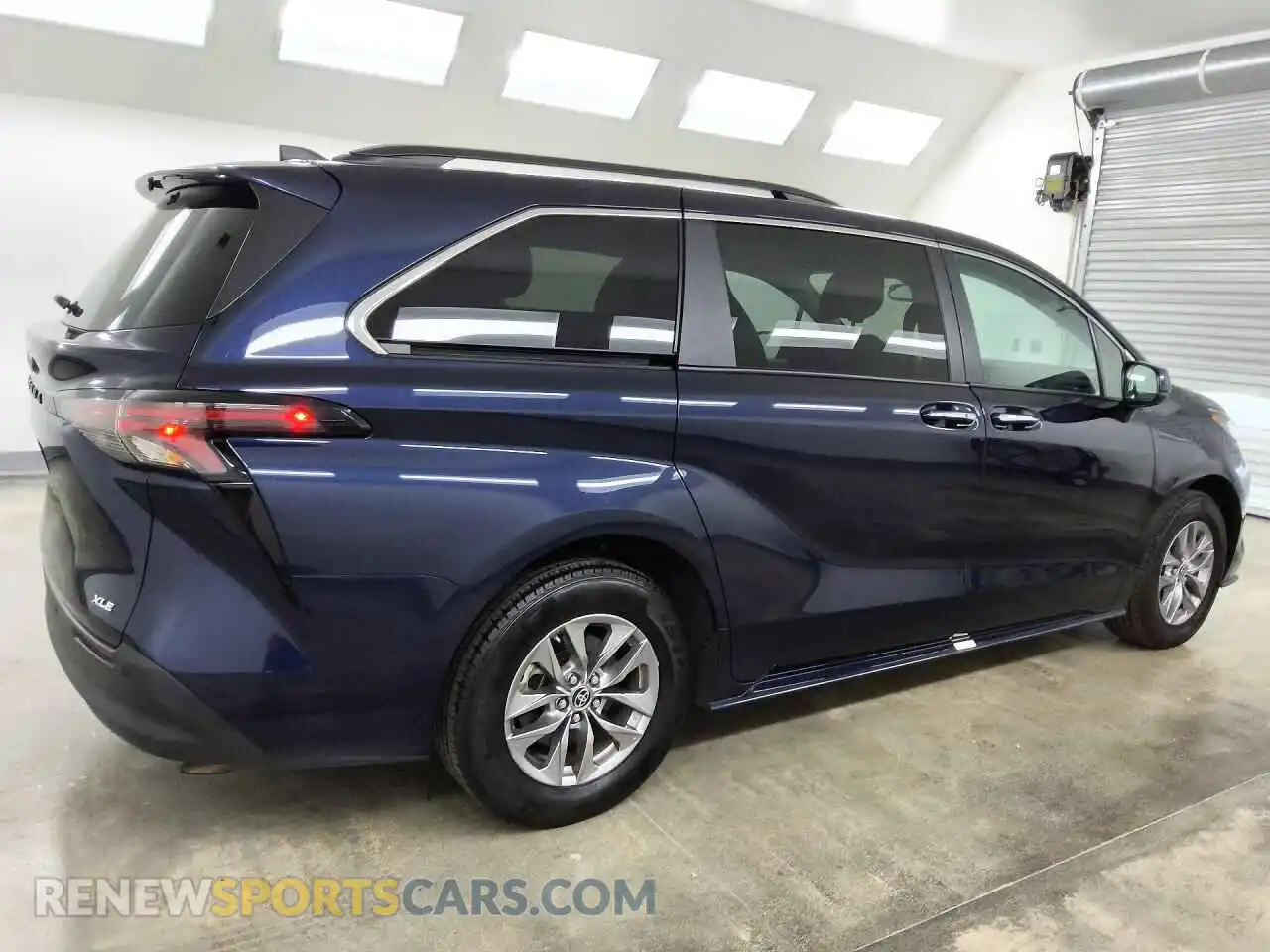 3 Photograph of a damaged car 5TDYRKEC6SS238586 TOYOTA SIENNA 2025