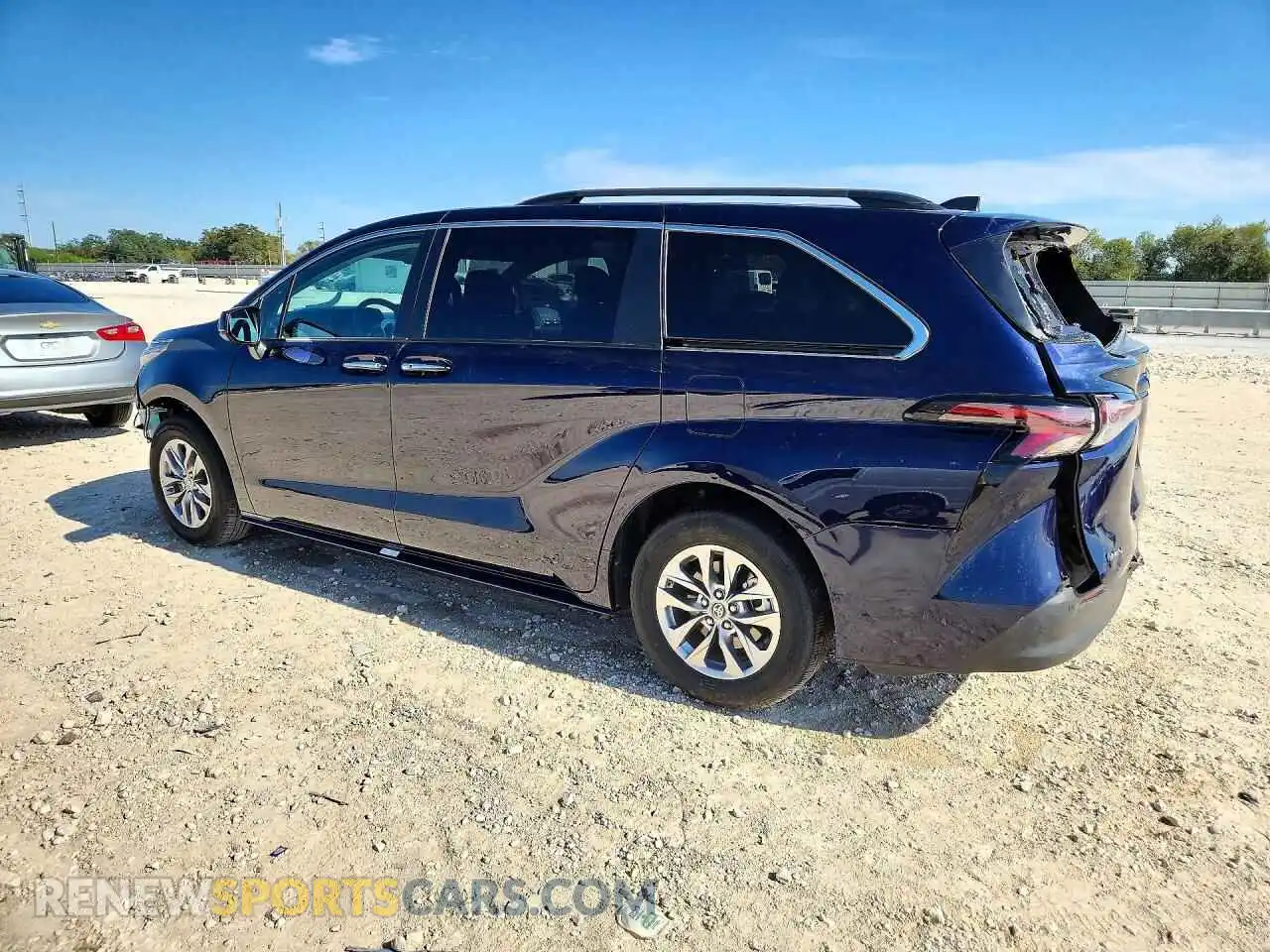 2 Photograph of a damaged car 5TDYRKEC6SS256098 TOYOTA SIENNA 2025