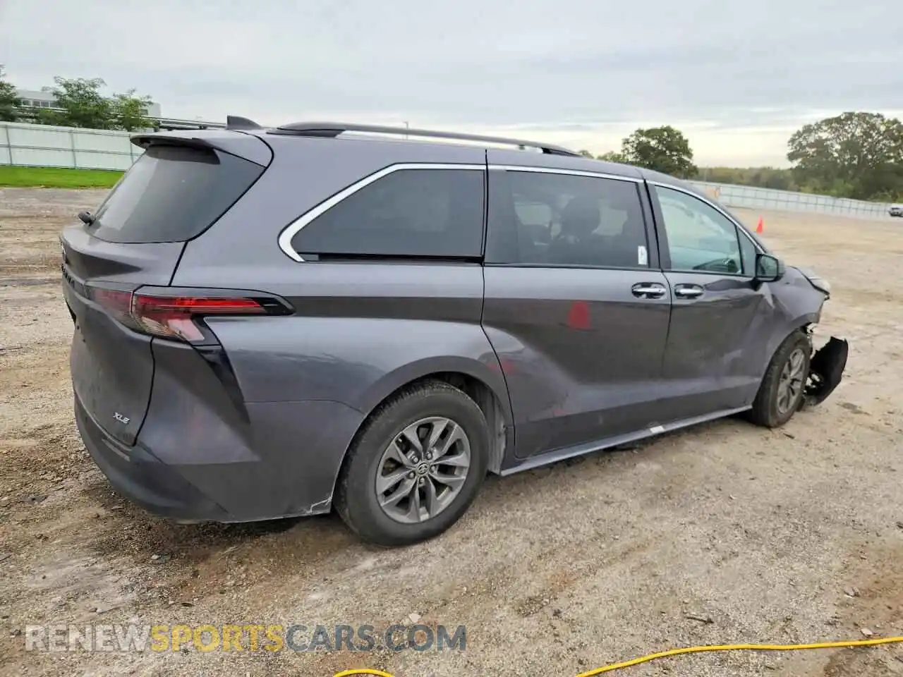 3 Photograph of a damaged car 5TDYSKFC1SS155764 TOYOTA SIENNA 2025