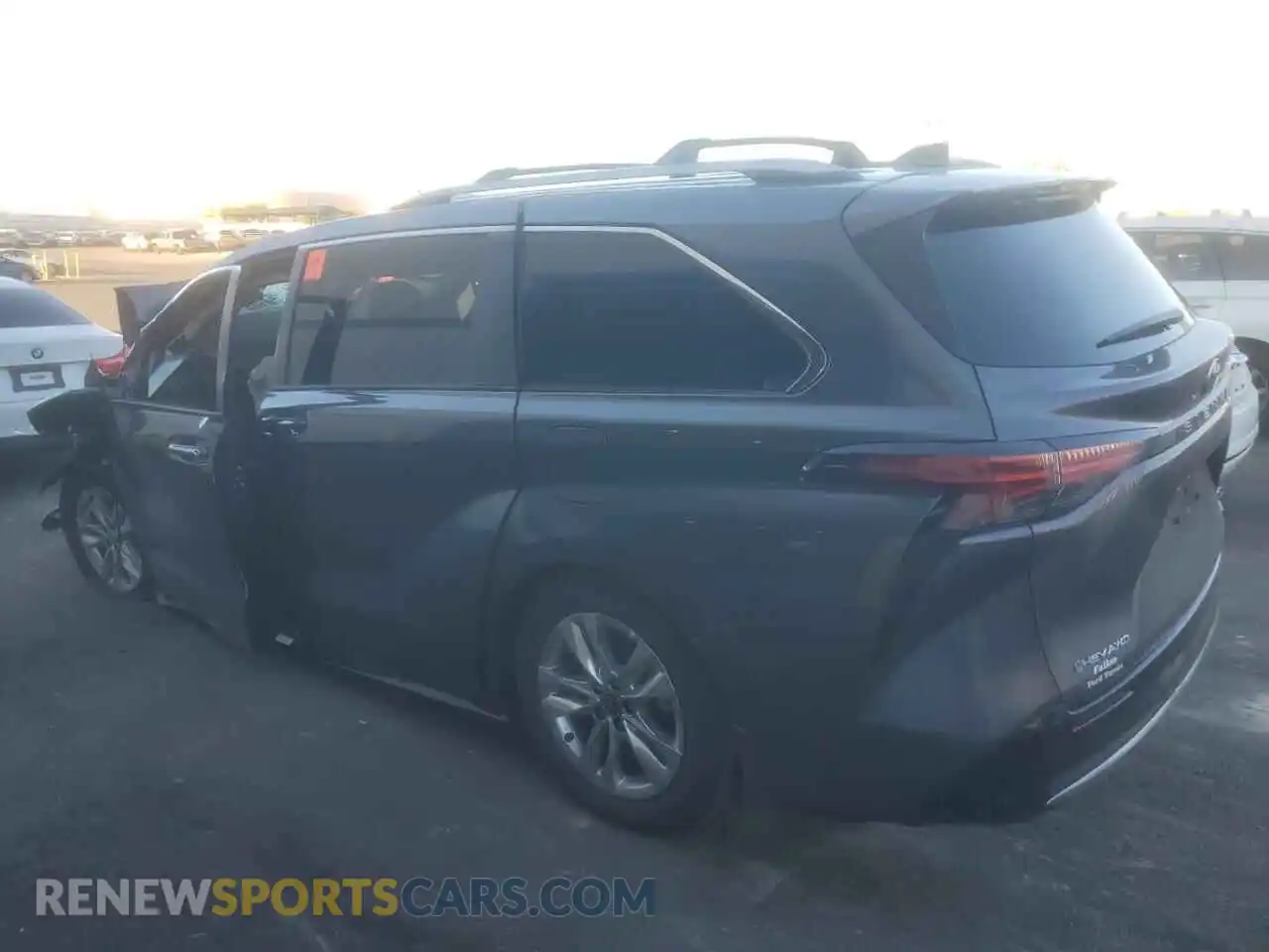 2 Photograph of a damaged car 5TDZSKFC4SS205139 TOYOTA SIENNA 2025