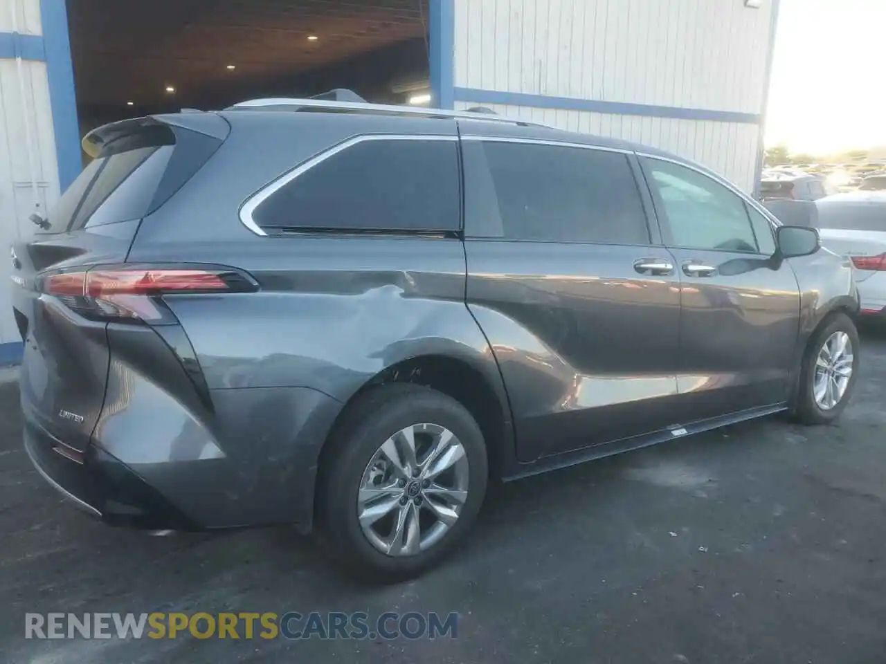 3 Photograph of a damaged car 5TDZSKFC4SS205139 TOYOTA SIENNA 2025