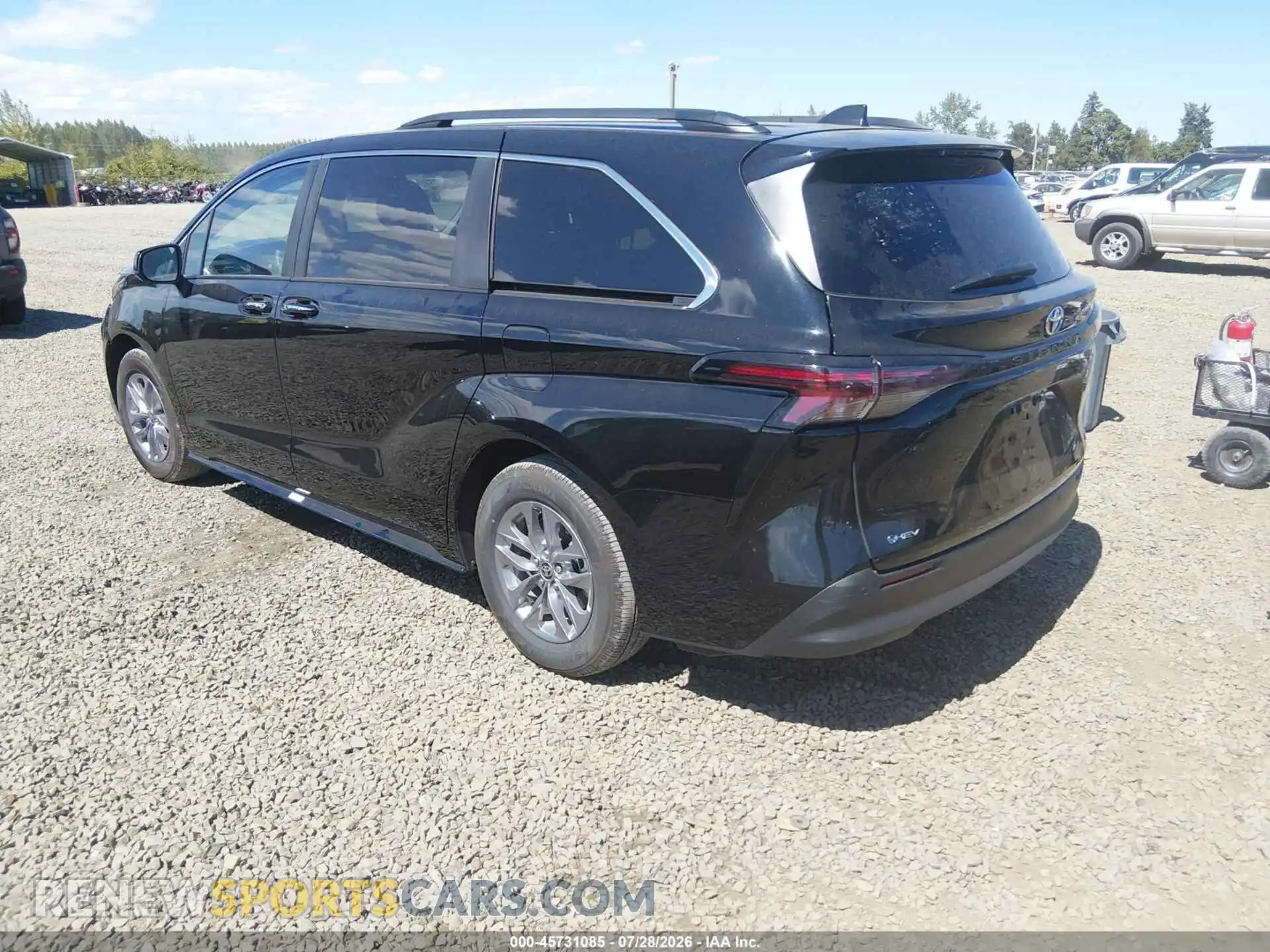 3 Photograph of a damaged car 5TDYRKEC8TS313337 TOYOTA SIENNA 2026