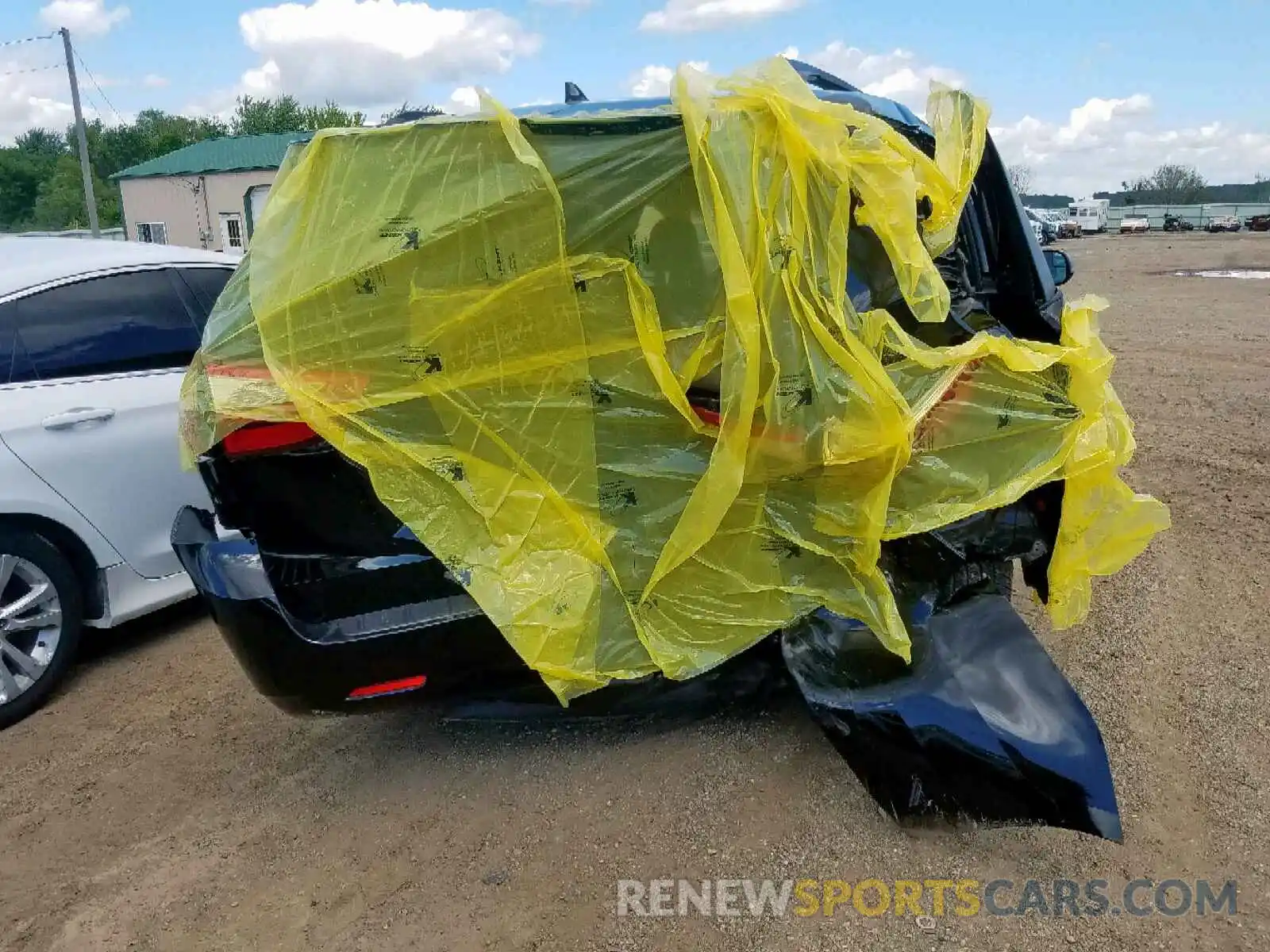 4 Photograph of a damaged car 5TDKZ3DC2KS971652 TOYOTA SIENNA LE 2019