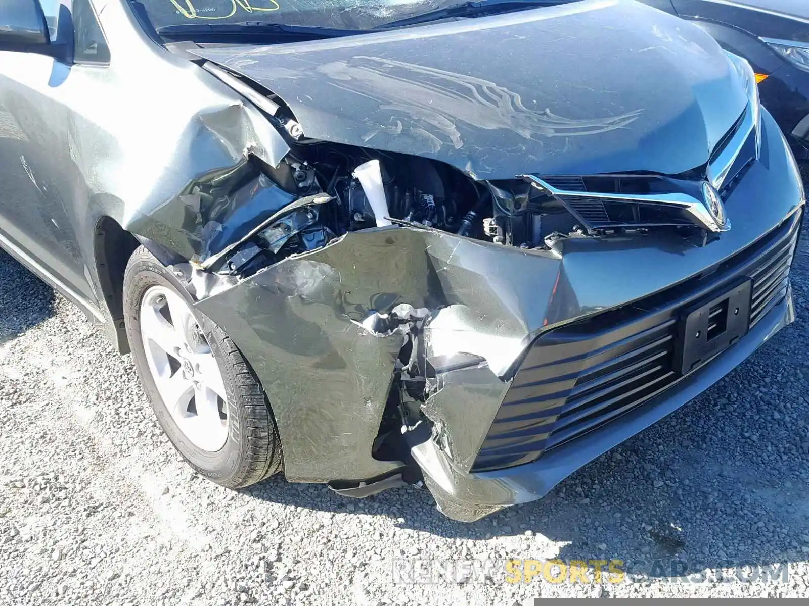 9 Photograph of a damaged car 5TDKZ3DC3KS987813 TOYOTA SIENNA LE 2019