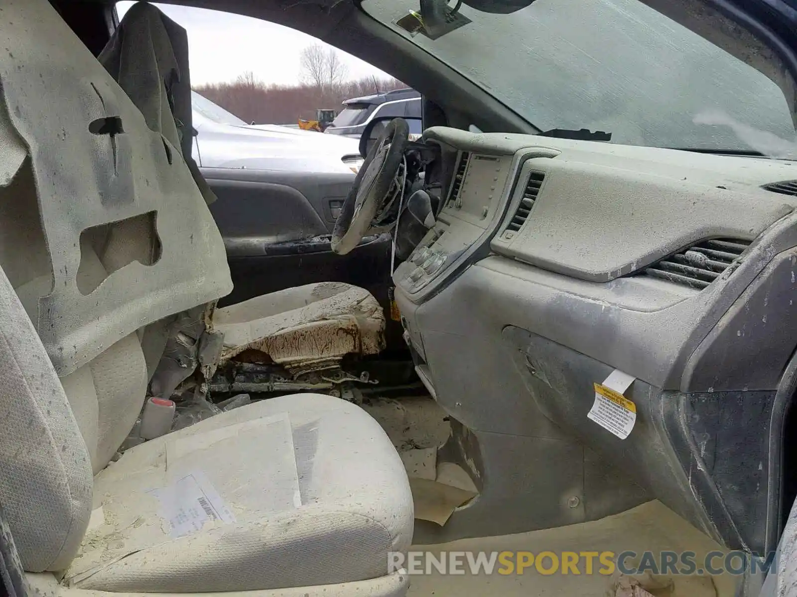 5 Photograph of a damaged car 5TDKZ3DC5KS012133 TOYOTA SIENNA LE 2019