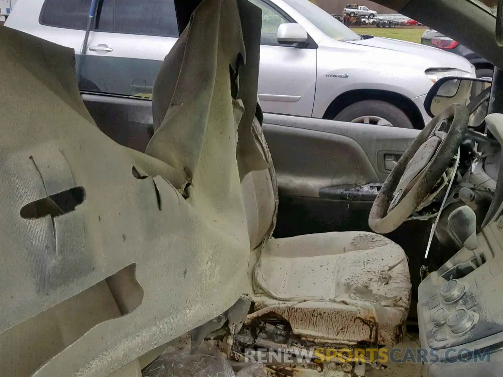 9 Photograph of a damaged car 5TDKZ3DC5KS012133 TOYOTA SIENNA LE 2019