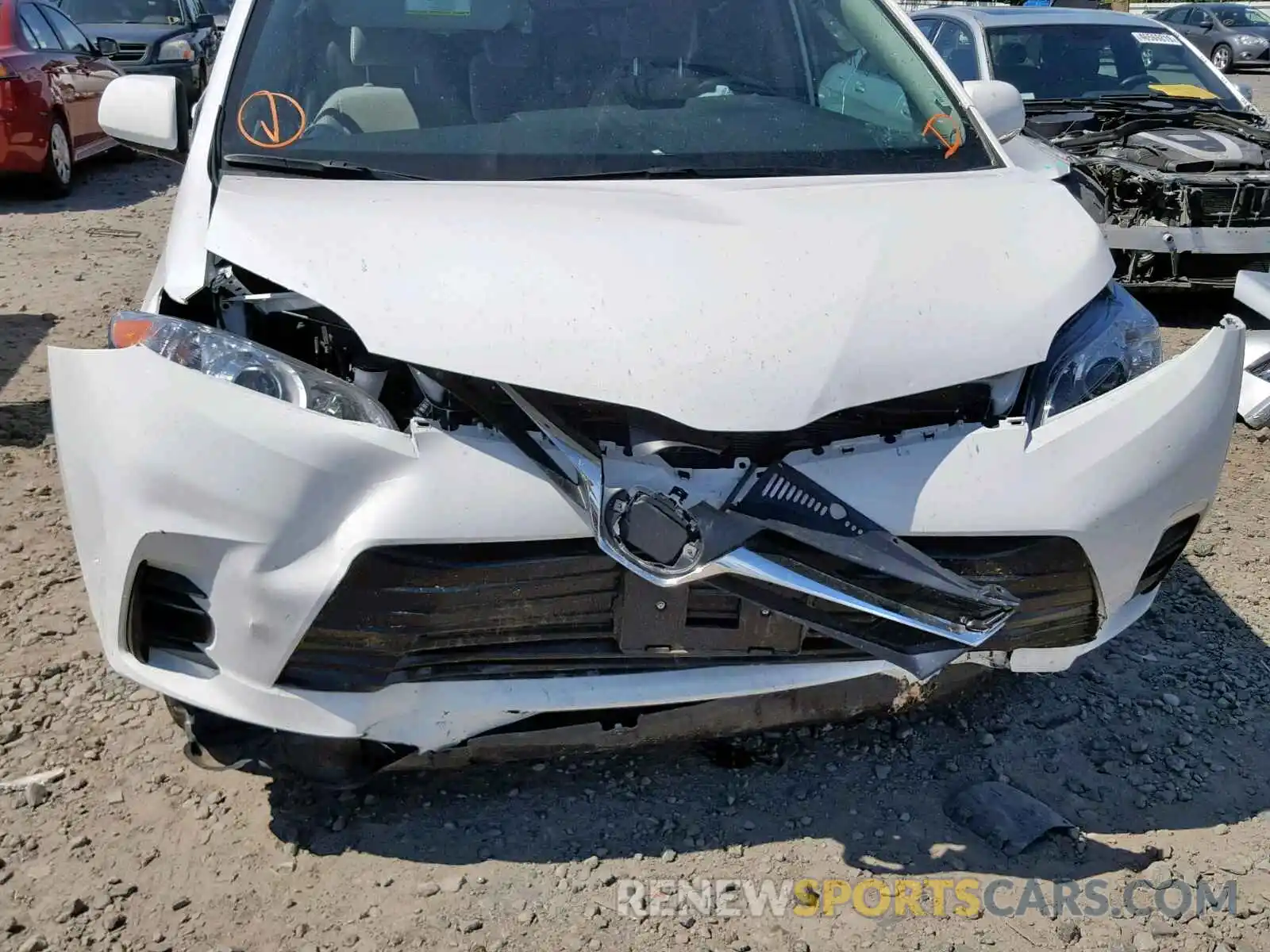 9 Photograph of a damaged car 5TDKZ3DC6KS012075 TOYOTA SIENNA LE 2019