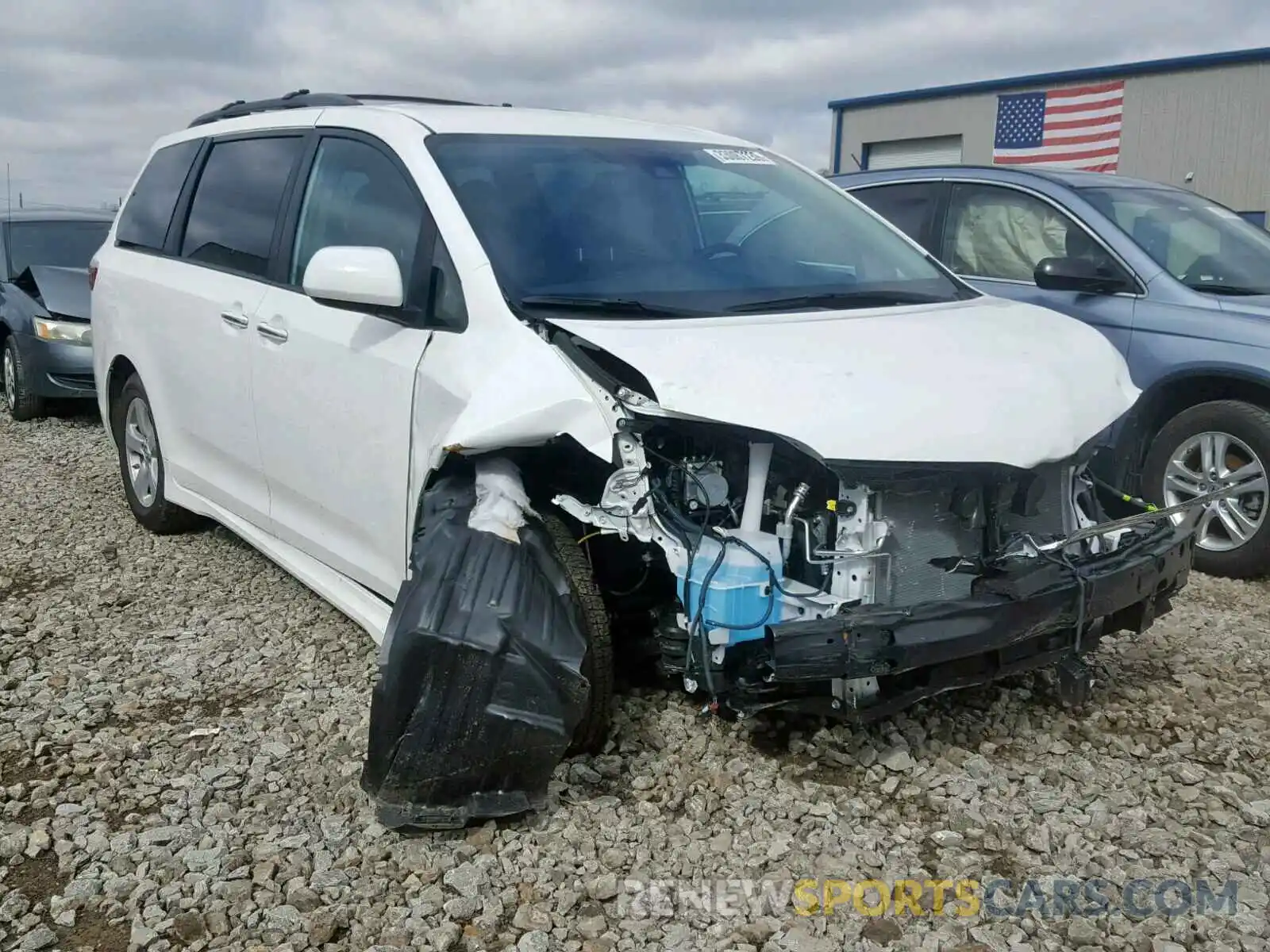 1 Photograph of a damaged car 5TDKZ3DC6KS998045 TOYOTA SIENNA LE 2019