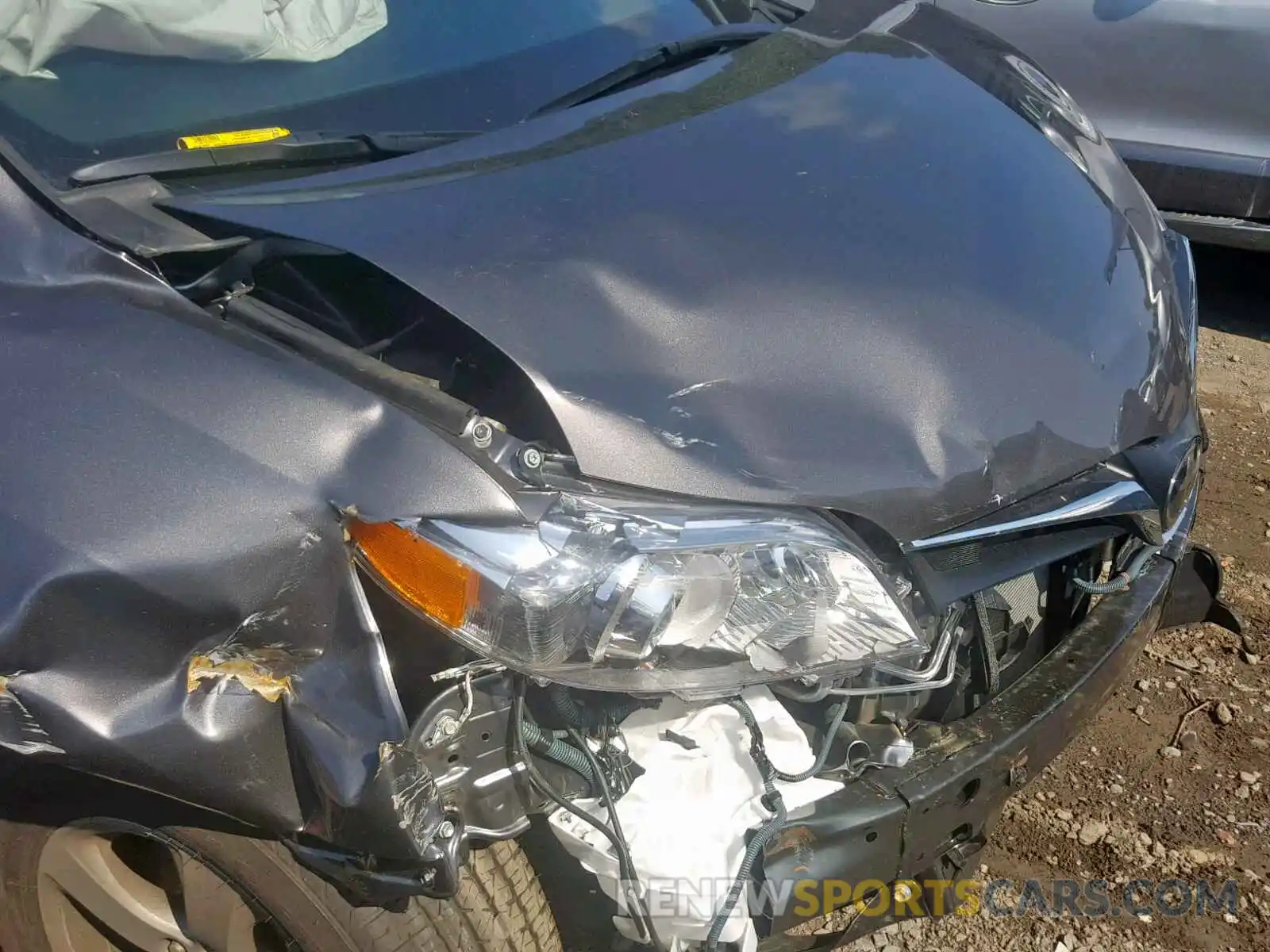 9 Photograph of a damaged car 5TDKZ3DC8KS013051 TOYOTA SIENNA LE 2019