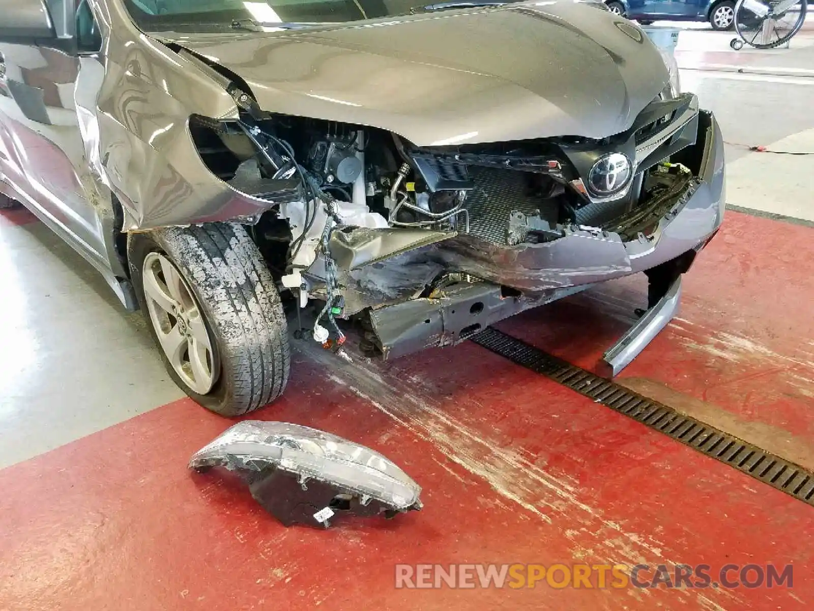 9 Photograph of a damaged car 5TDKZ3DC8KS014510 TOYOTA SIENNA LE 2019