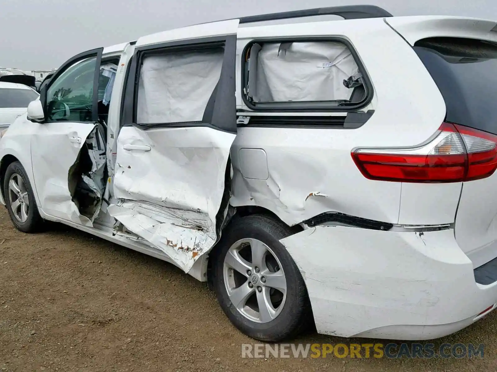 9 Photograph of a damaged car 5TDKK3DCXGS750649 TOYOTA SIENNA LE 2020