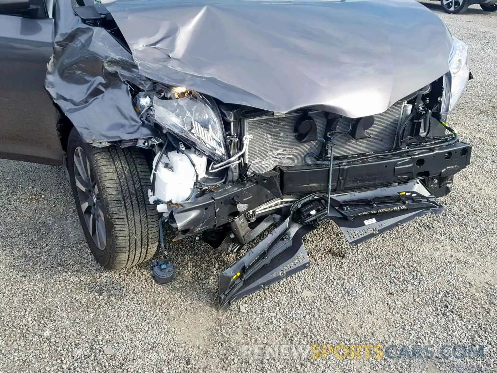 9 Photograph of a damaged car 5TDDZ3DC5KS227505 TOYOTA SIENNA LIM 2019