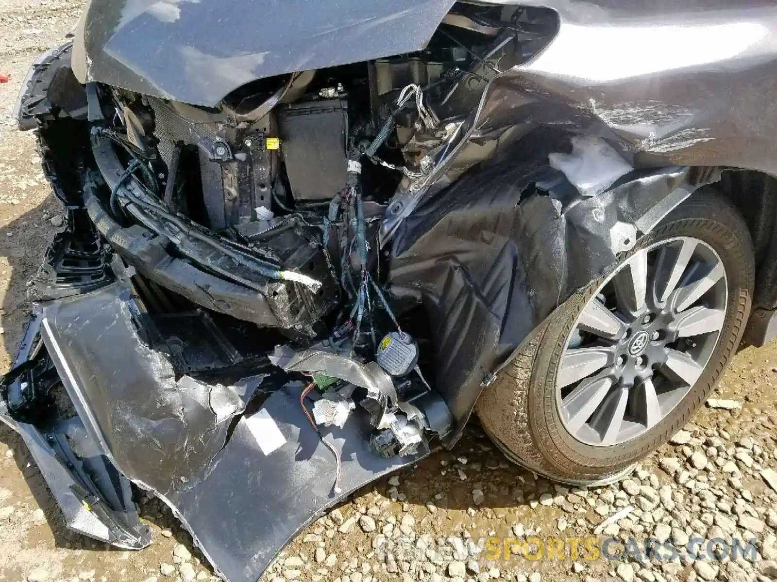 9 Photograph of a damaged car 5TDDZ3DC9KS223005 TOYOTA SIENNA LIM 2019