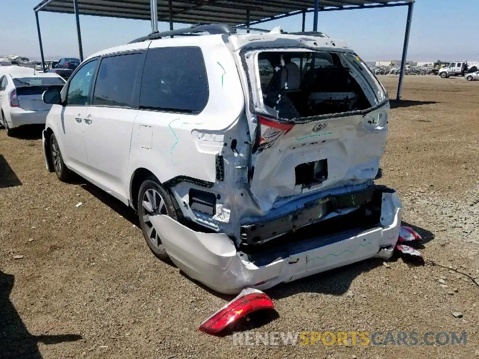 3 Photograph of a damaged car 5TDYZ3DC0KS001065 TOYOTA SIENNA LIM 2019
