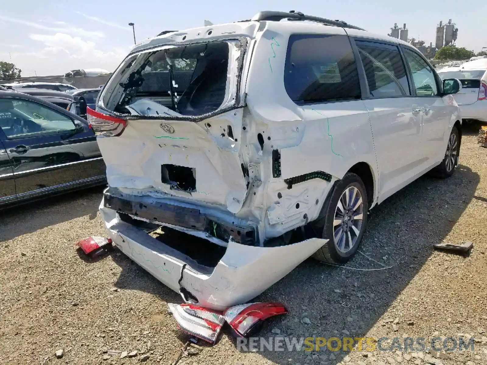 4 Photograph of a damaged car 5TDYZ3DC0KS001065 TOYOTA SIENNA LIM 2019