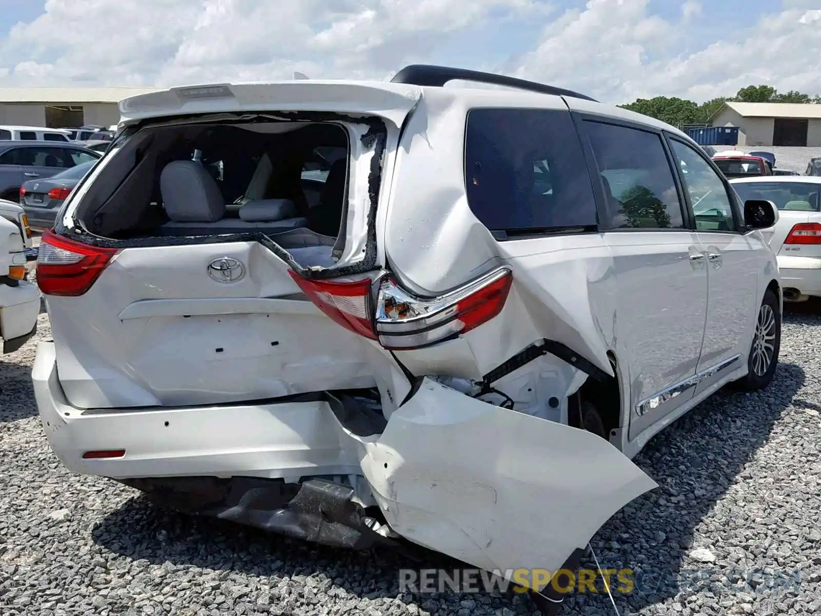 4 Photograph of a damaged car 5TDYZ3DC1KS015217 TOYOTA SIENNA LIM 2019