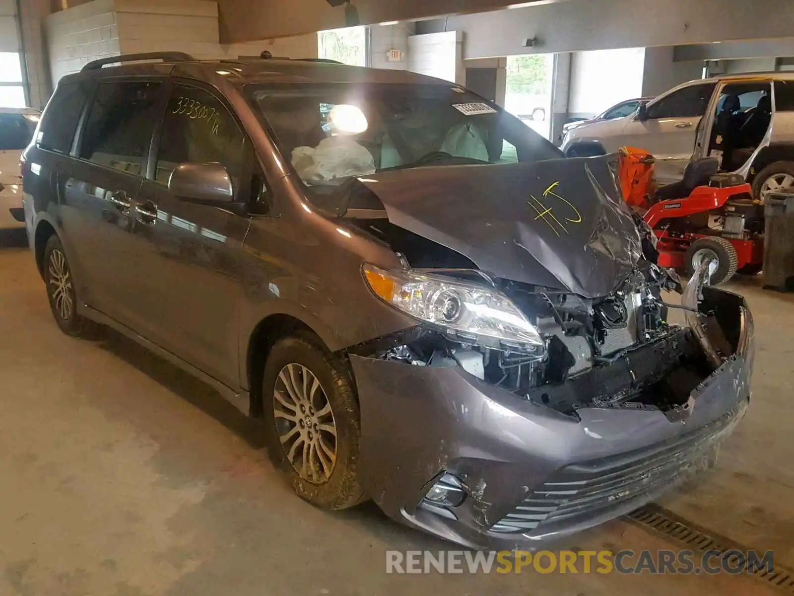 1 Photograph of a damaged car 5TDYZ3DC5KS998371 TOYOTA SIENNA LIM 2019