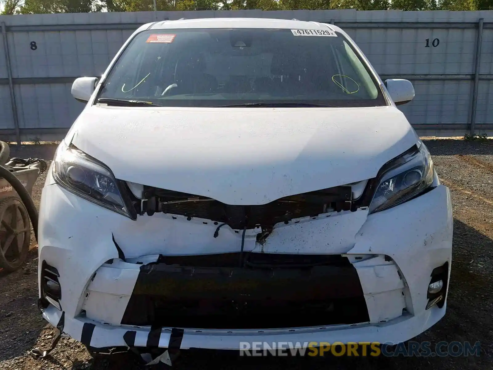 9 Photograph of a damaged car 5TDXZ3DC1KS984978 TOYOTA SIENNA SE 2019