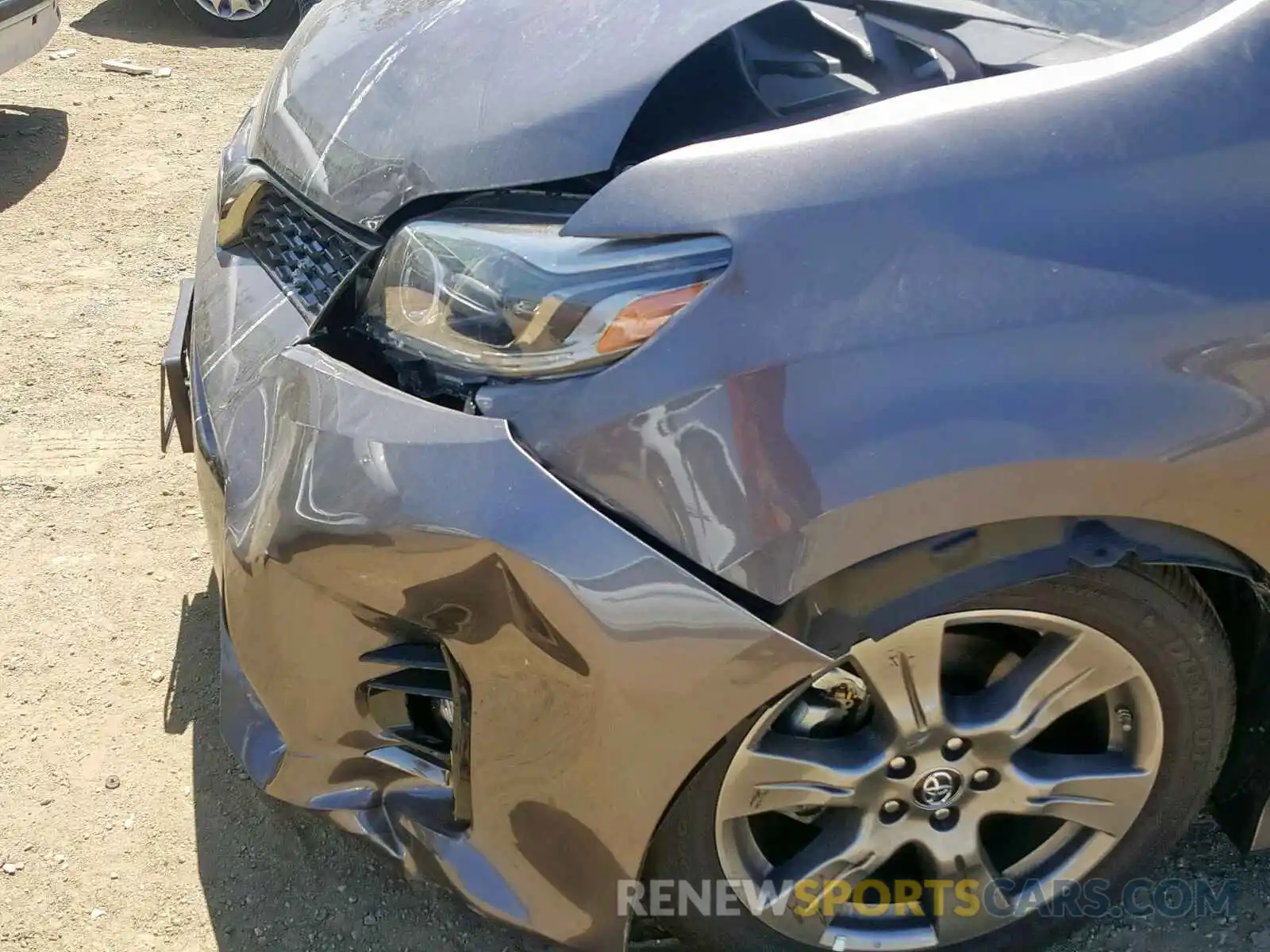 9 Photograph of a damaged car 5TDXZ3DC9KS987076 TOYOTA SIENNA SE 2019