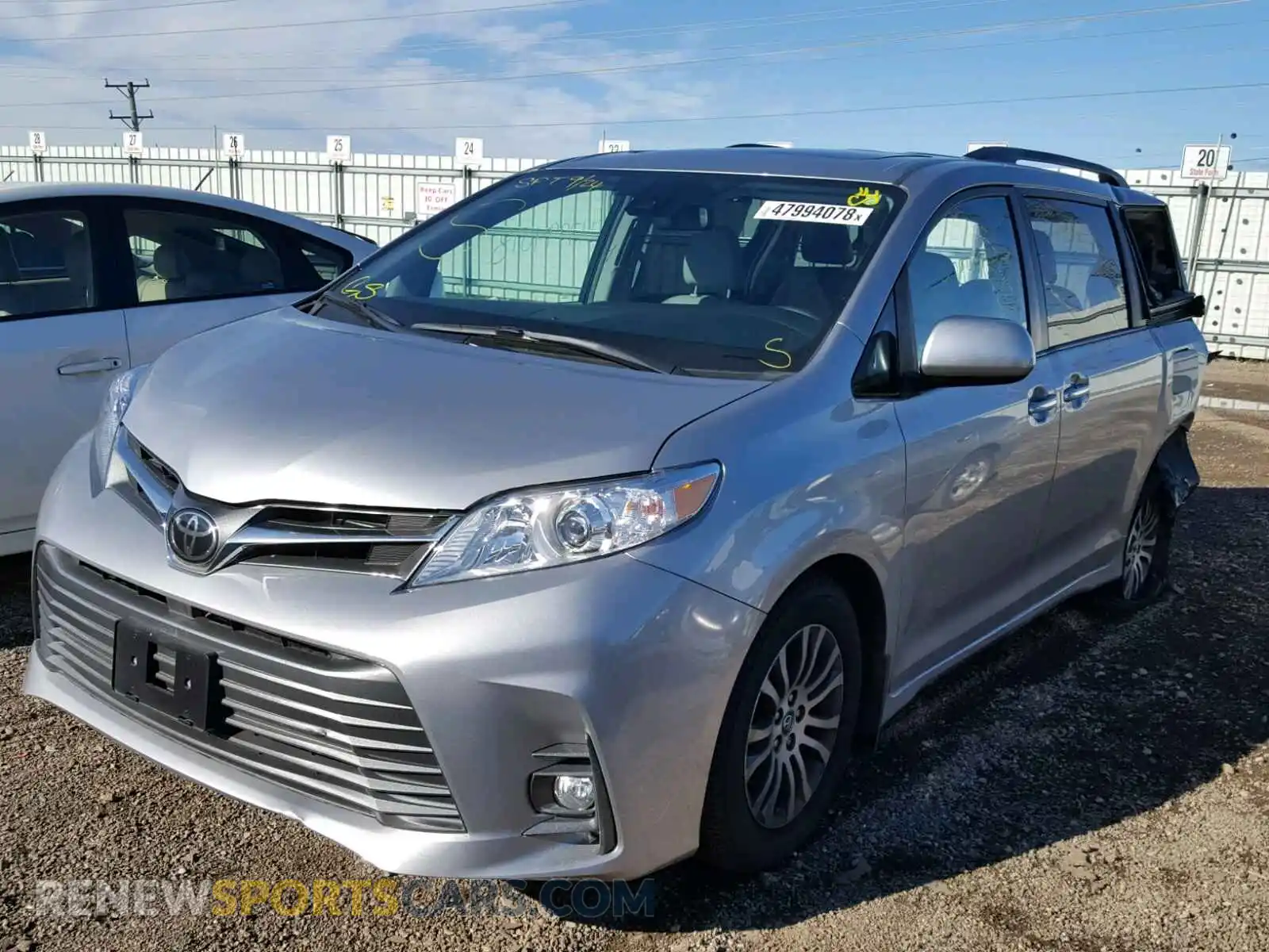 2 Фотография поврежденного автомобиля 5TDYZ3DC2JS942791 TOYOTA SIENNA XLE 2018