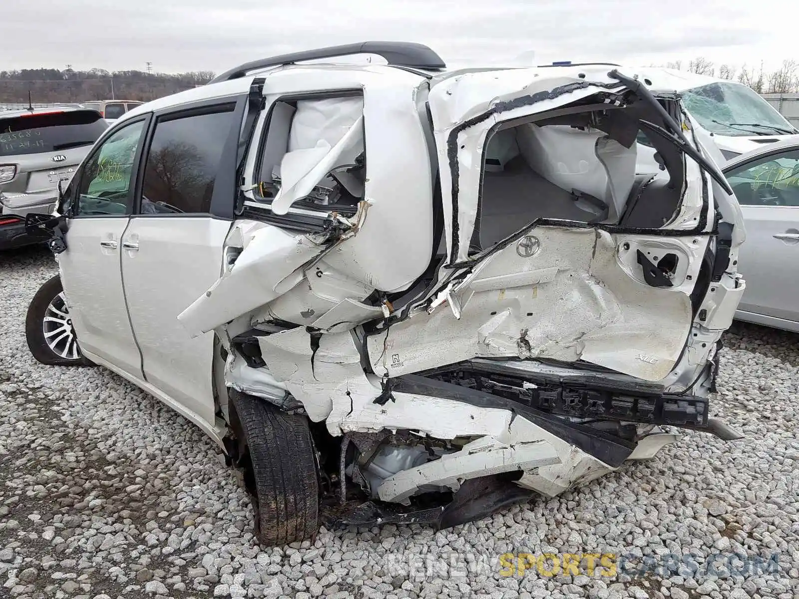 3 Фотография поврежденного автомобиля 5TDYZ3DC1KS986184 TOYOTA SIENNA XLE 2019