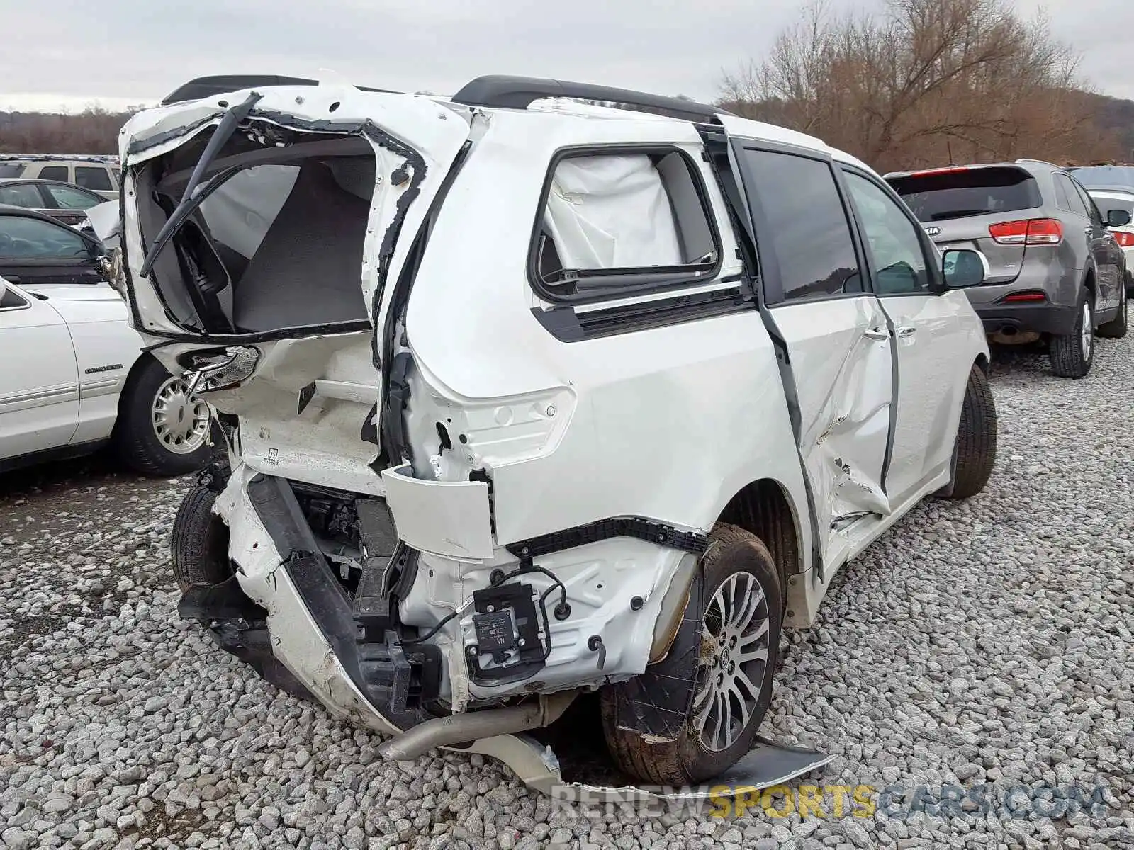 4 Фотография поврежденного автомобиля 5TDYZ3DC1KS986184 TOYOTA SIENNA XLE 2019