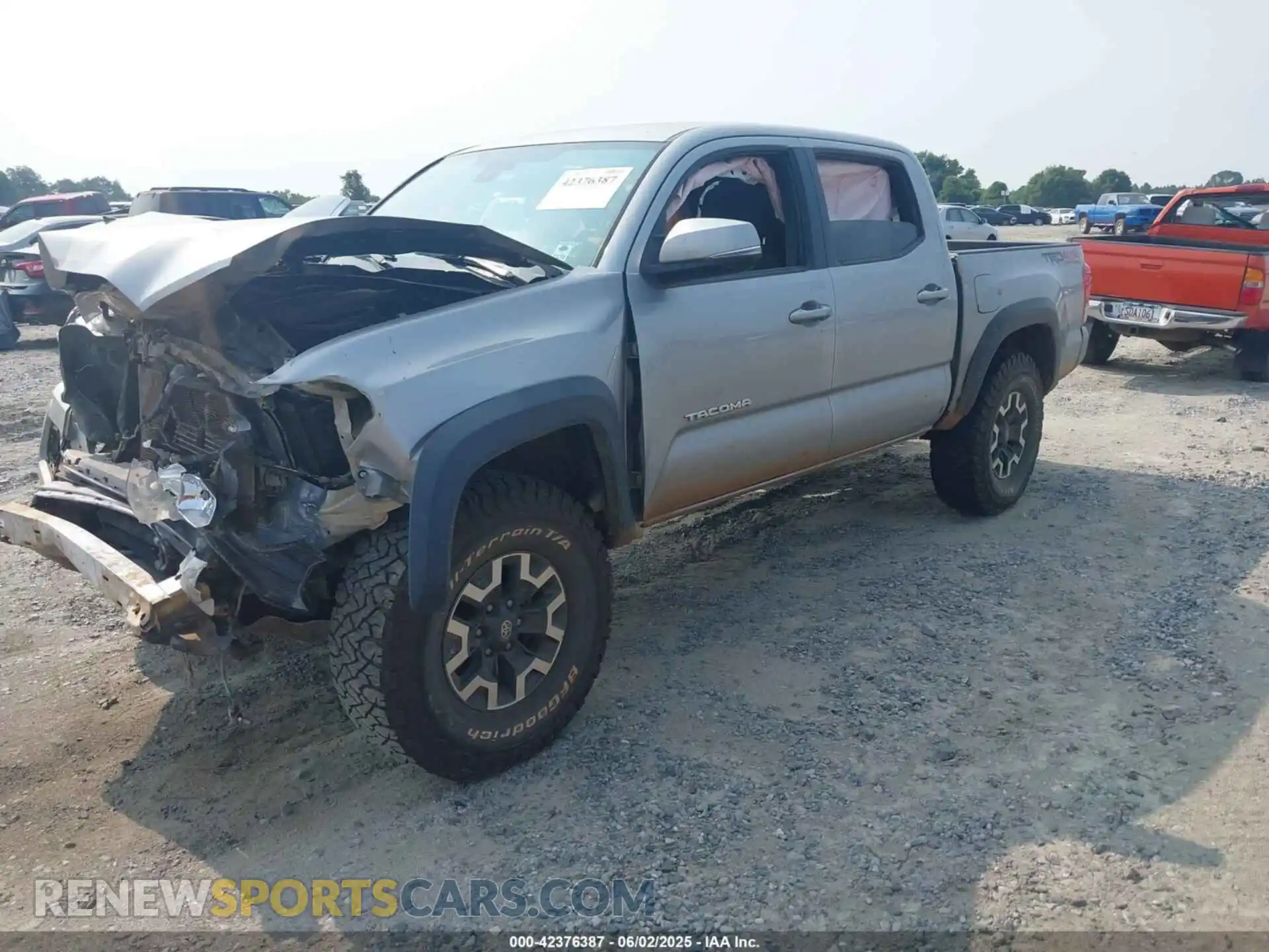 2 fotografías del automóvil dañado 3TMCZ5AN7KM222478 TOYOTA TACOMA 2019