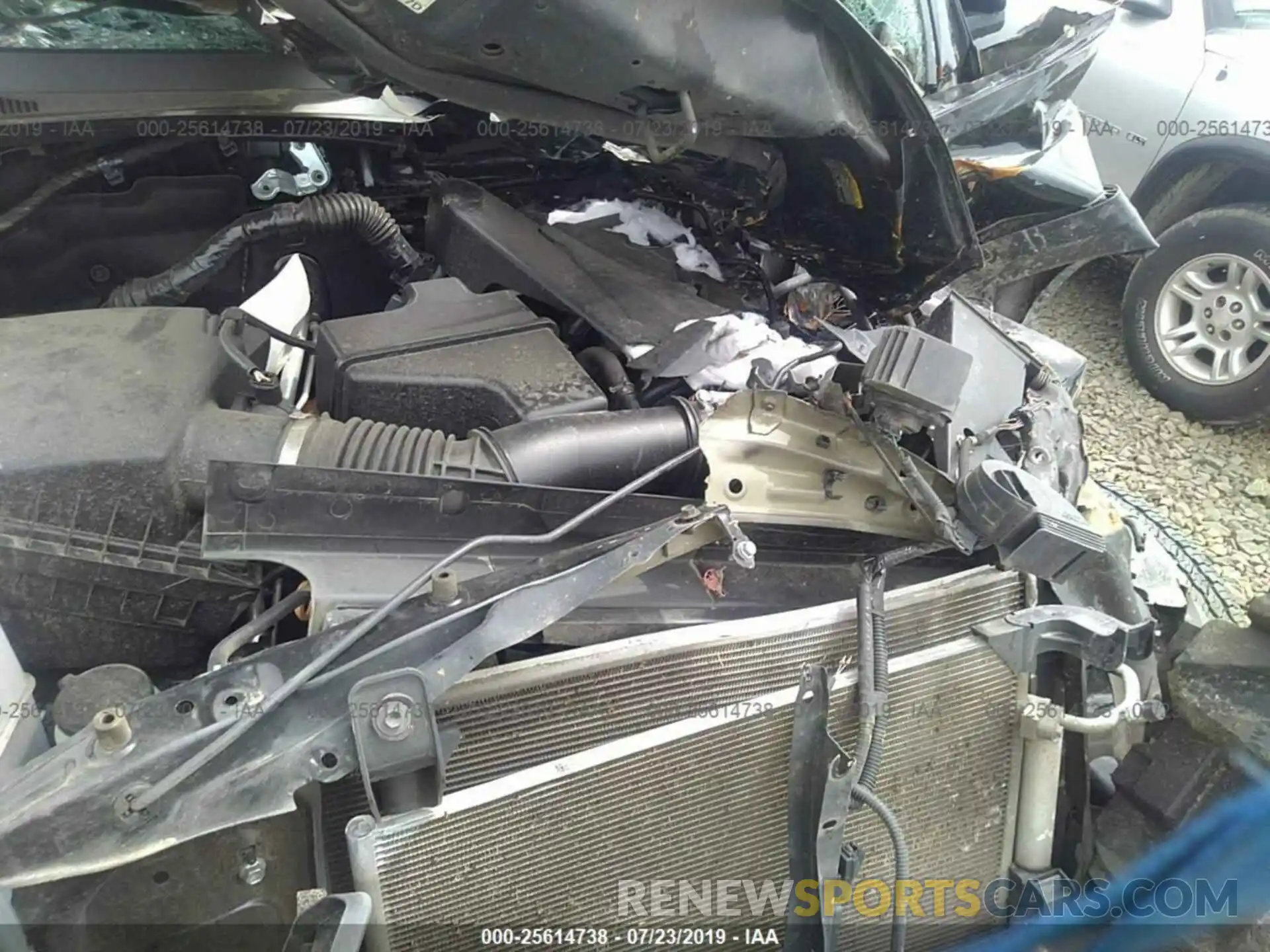 10 Photograph of a damaged car 5TFCZ5AN5KX174327 TOYOTA TACOMA 2019