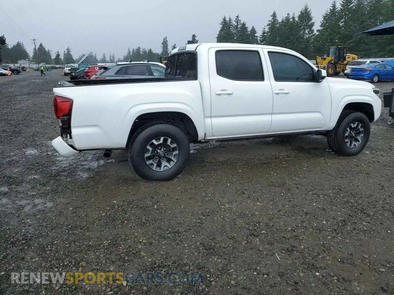 3 Фотография поврежденного автомобиля 3TMCZ5AN1LM310945 TOYOTA TACOMA 2020