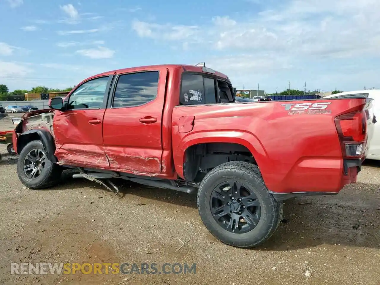2 fotografías del automóvil dañado 3TYAX5GN1MT011997 TOYOTA TACOMA 2021