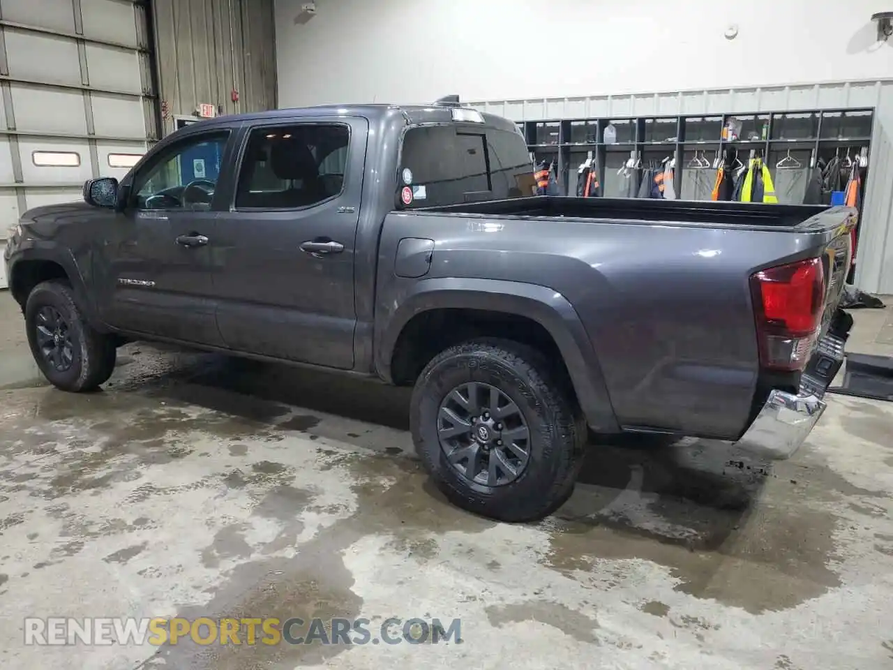 2 fotografías del automóvil dañado 5TFCZ5AN9MX249128 TOYOTA TACOMA 2021