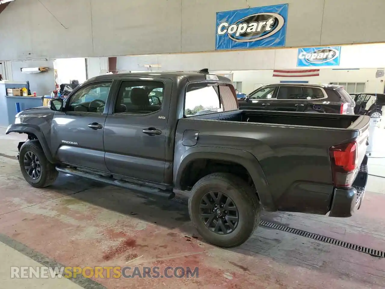2 fotografías del automóvil dañado 3TYCZ5AN9PT173473 TOYOTA TACOMA 2023