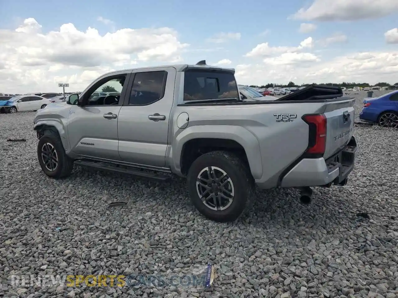 2 fotografías del automóvil dañado 3TMKB5FN0RM006491 TOYOTA TACOMA 2024