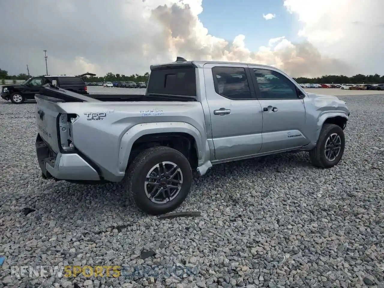 3 fotografías del automóvil dañado 3TMKB5FN0RM006491 TOYOTA TACOMA 2024