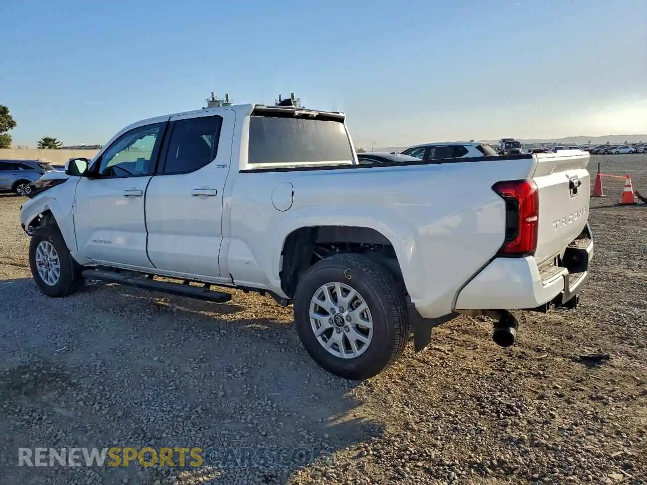 2 fotografías del automóvil dañado 3TMKB5FN1RM012817 TOYOTA TACOMA 2024