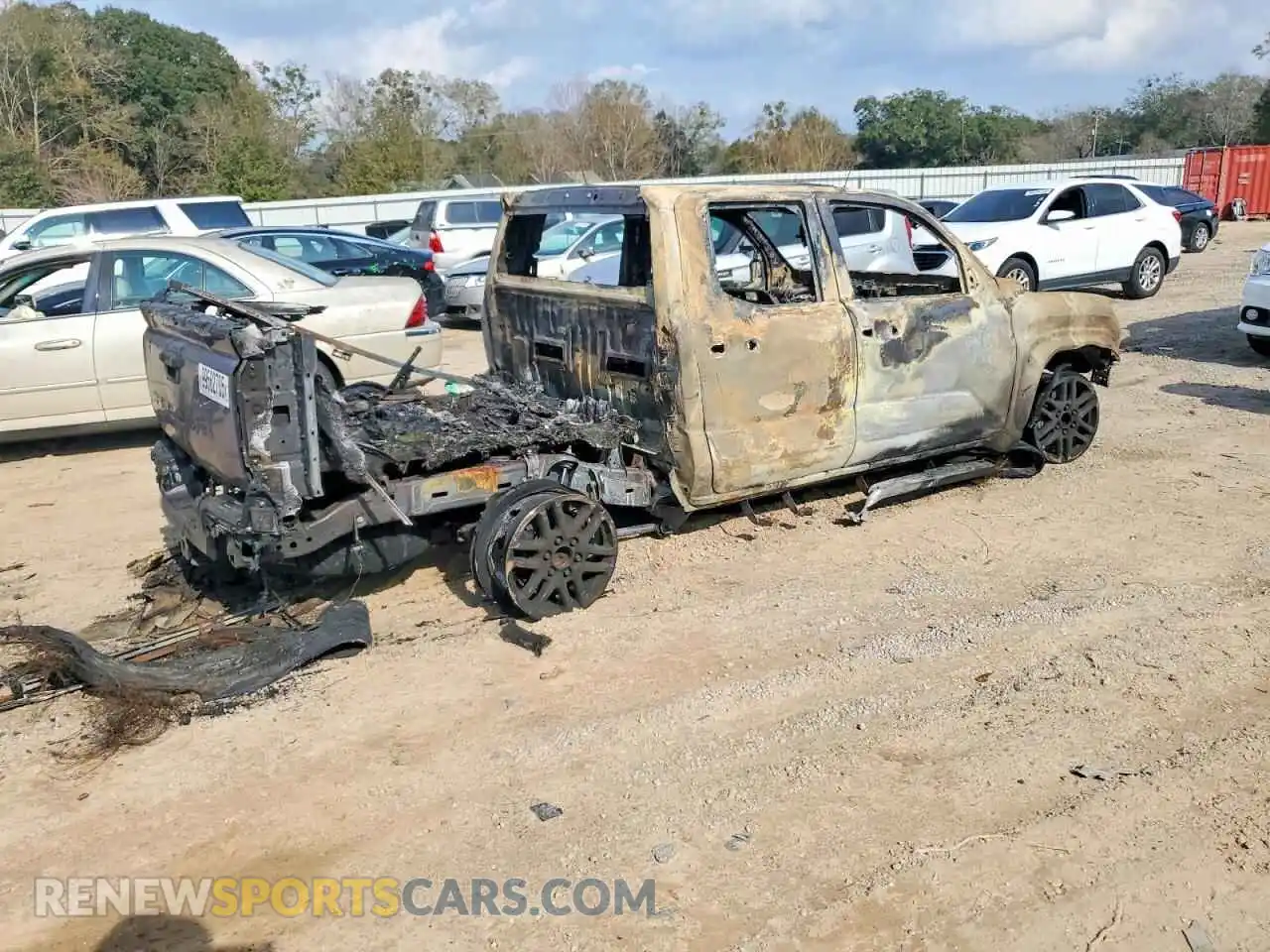 3 Фотография поврежденного автомобиля 3TMKB5FN3RM006324 TOYOTA TACOMA 2024