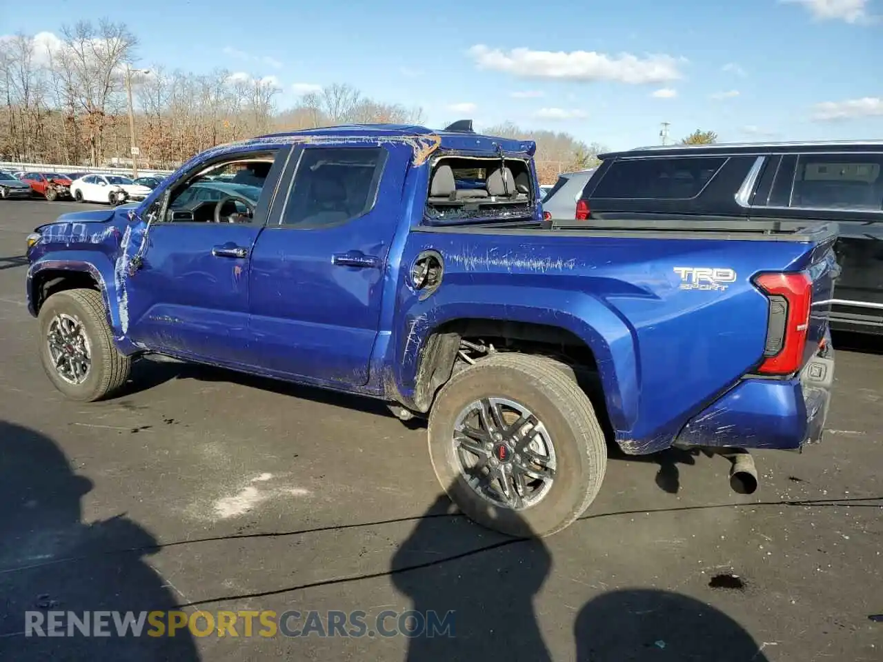 2 fotografías del automóvil dañado 3TMKB5FN3RM011183 TOYOTA TACOMA 2024