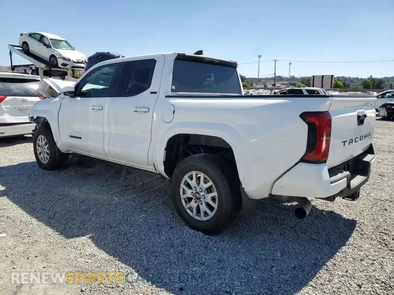 2 fotografías del automóvil dañado 3TMKB5FN4RM001696 TOYOTA TACOMA 2024