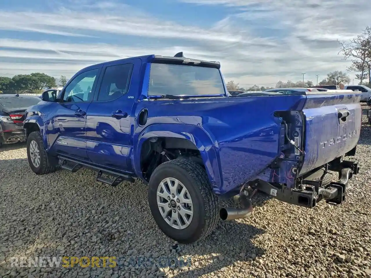 2 fotografías del automóvil dañado 3TMKB5FN4RM009281 TOYOTA TACOMA 2024