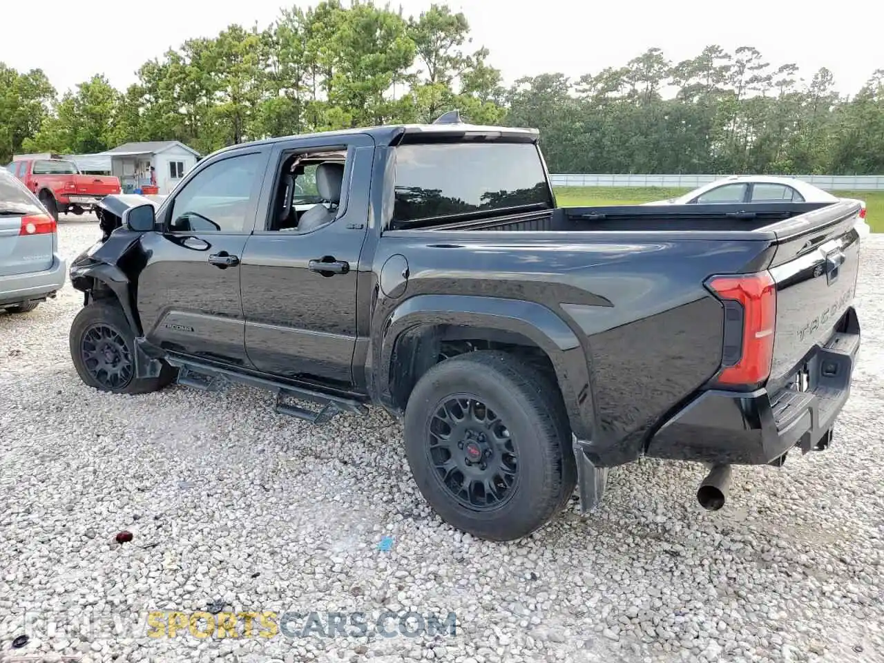 2 fotografías del automóvil dañado 3TMKB5FN5RM006163 TOYOTA TACOMA 2024