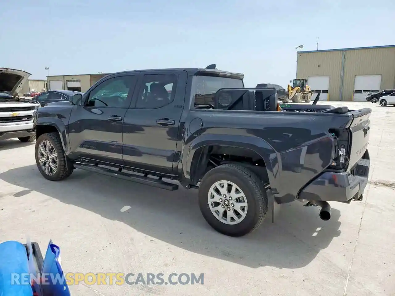 2 fotografías del automóvil dañado 3TMKB5FN6RM007595 TOYOTA TACOMA 2024