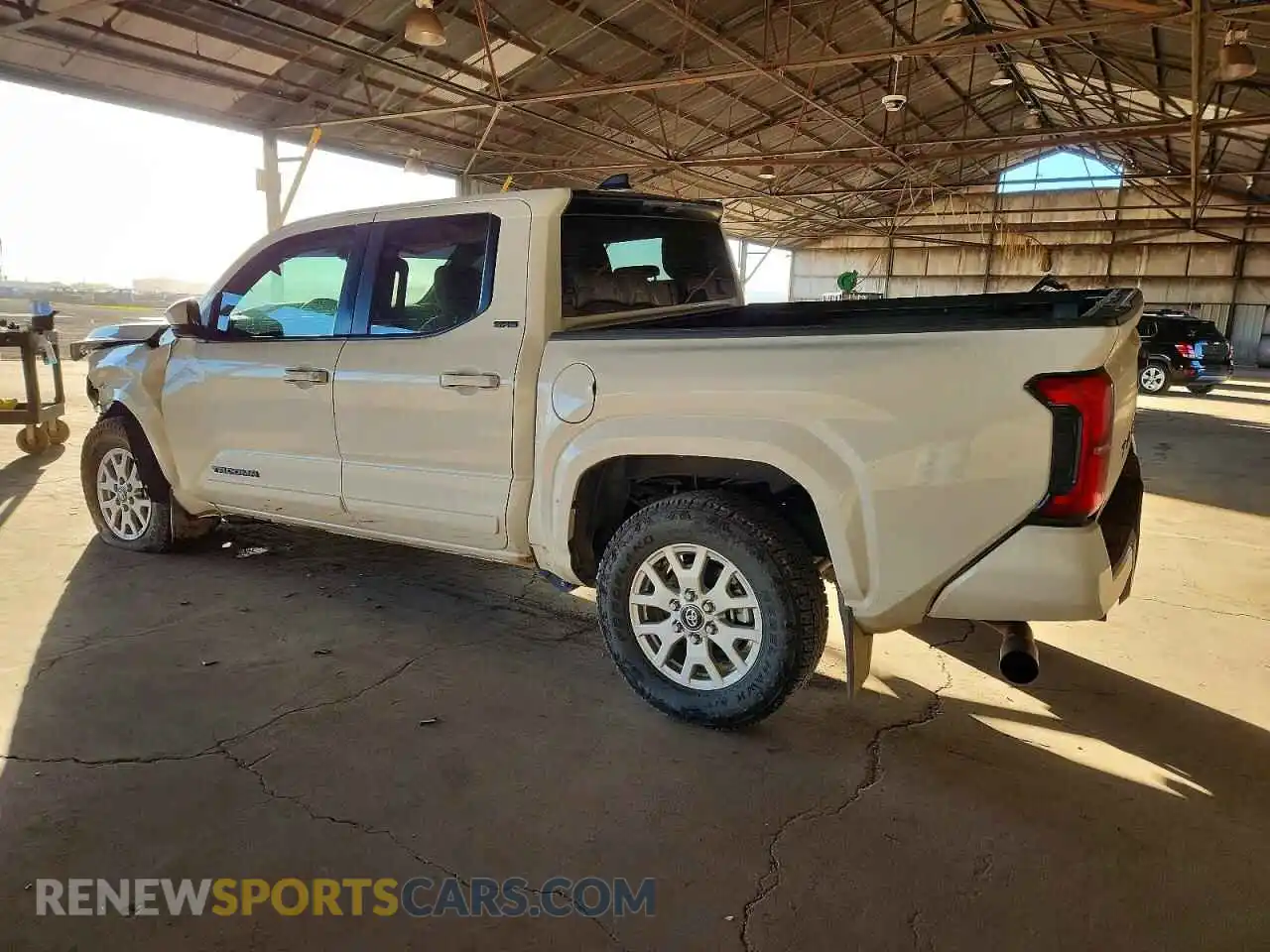 2 fotografías del automóvil dañado 3TMKB5FN6RM015986 TOYOTA TACOMA 2024