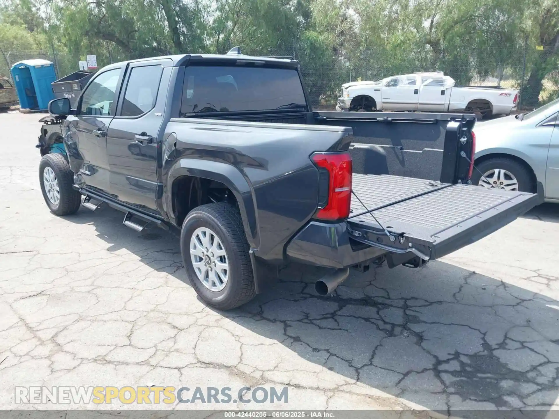 3 Фотография поврежденного автомобиля 3TMKB5FN6RM023621 TOYOTA TACOMA 2024