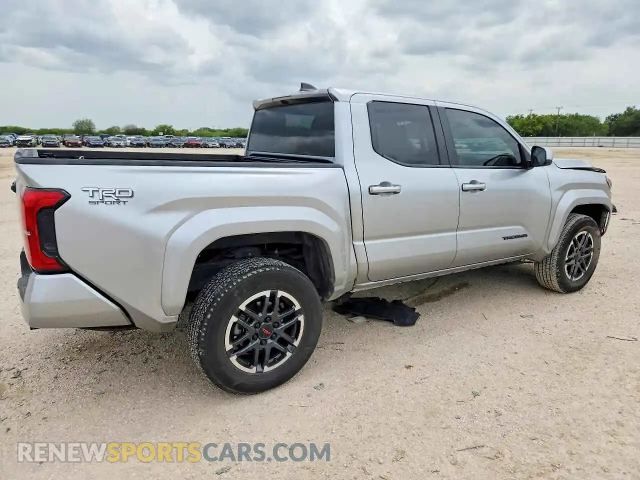3 fotografías del automóvil dañado 3TMKB5FN7RM000302 TOYOTA TACOMA 2024