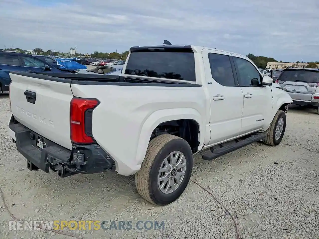 3 fotografías del automóvil dañado 3TMKB5FN7RM021571 TOYOTA TACOMA 2024